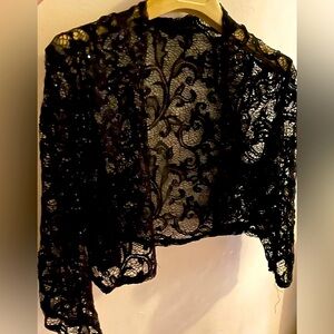 Cover up that need to be in your closet. Always on fashion.